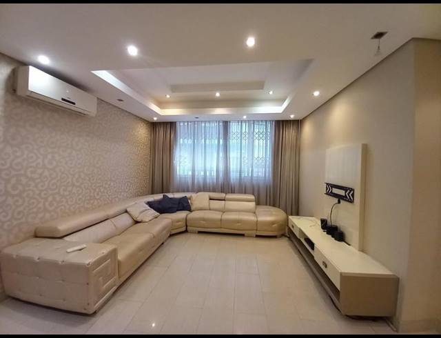 2 BEDROOM PROPERTY TO RENT IN NORTH BEACH